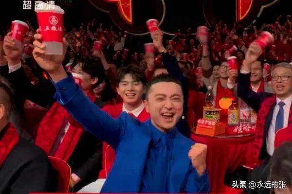 演的魔术《画蛇添福》从以下几方面来看待瓦力棋牌试玩对于刘谦在2025年春晚表(图2)